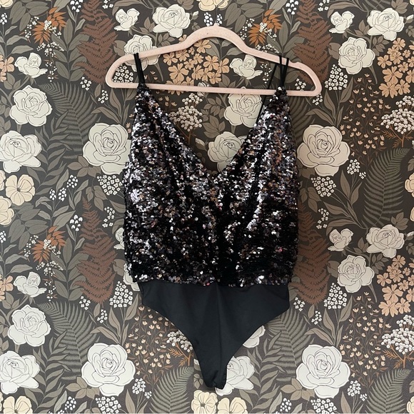 NWT Lovers and friends plunge sequin bodysuit in black size small - Picture 5 of 7